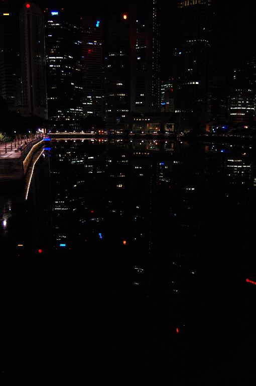 2008-10-08_194944_0102.jpg - odbicie City w wodzie