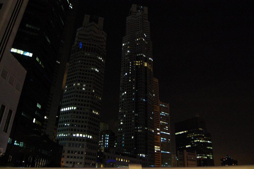 2008-10-08_200449_0111.jpg - Wieżowce City w nocy
