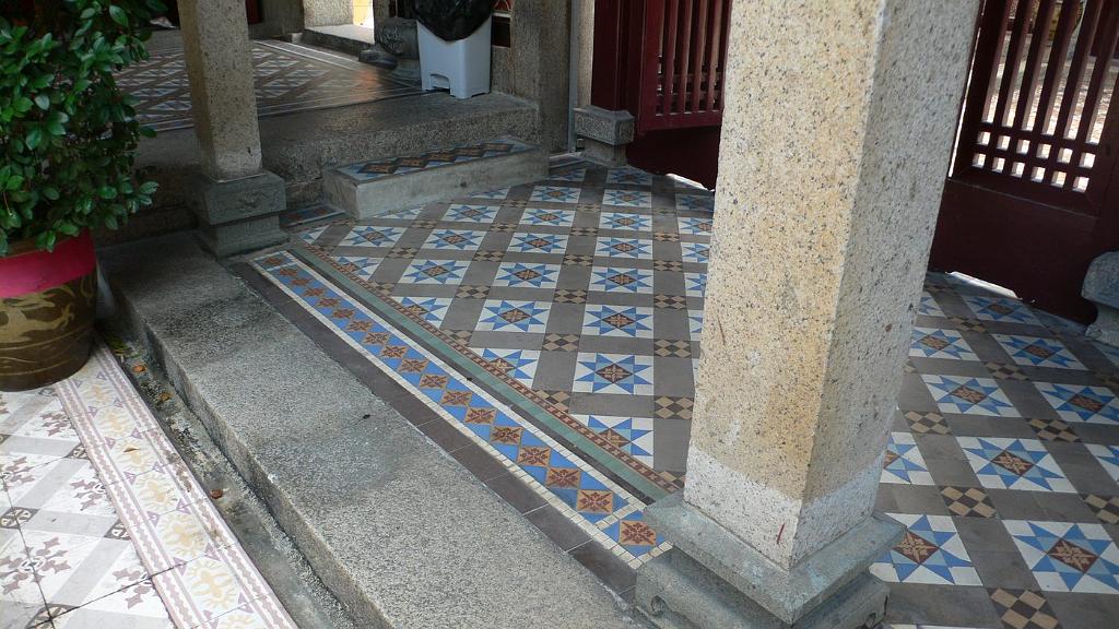 2008-10-09_032618_1974.jpg - Wycieczka objazdowa - Little China - posadzki w świątyni Thian Hock Keng