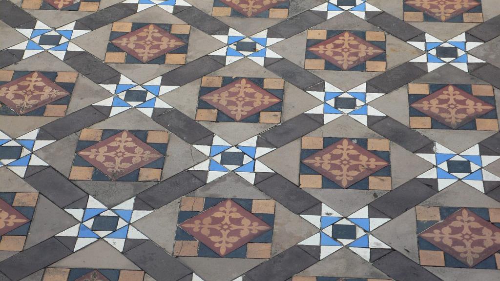 2008-10-09_032736_1979.jpg - Wycieczka objazdowa - Little China - świątynia Thian Hock Keng - detal posadzki