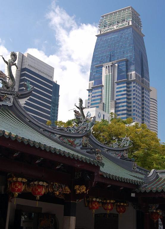 2008-10-09_032831_0131.jpg - Wycieczka objazdowa - Little China - świątynia Thian Hock Keng - widok na wieżowce