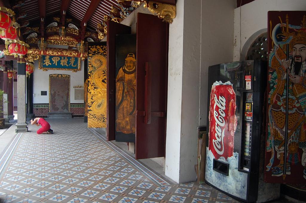 2008-10-09_033006_0134.jpg - Wycieczka objazdowa - Little China - świątynia Thian Hock Keng - komercja wkracza wszędzie