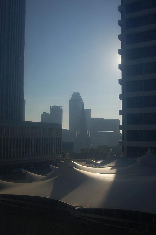 2008-10-10_015550_0342.jpg - Widok z okna hotelu  - Peninsula Excelsior