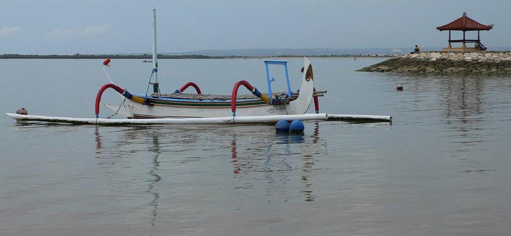 Sanur Boat.jpg
