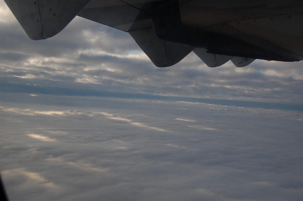 2008-10-07_081242_0066.jpg - chmury w locie do Frankfurtu