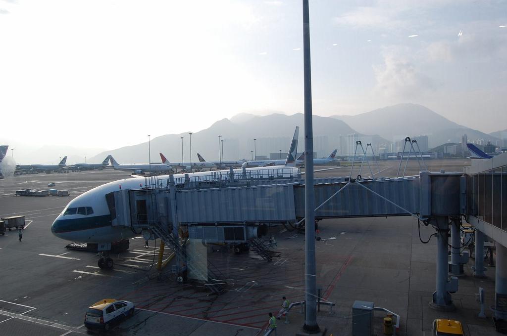 2008-10-08_015826_0079.jpg - Boeing 767 linii Cathay Pacific na lotnisku w HonkKongu - takim polecimy dalej