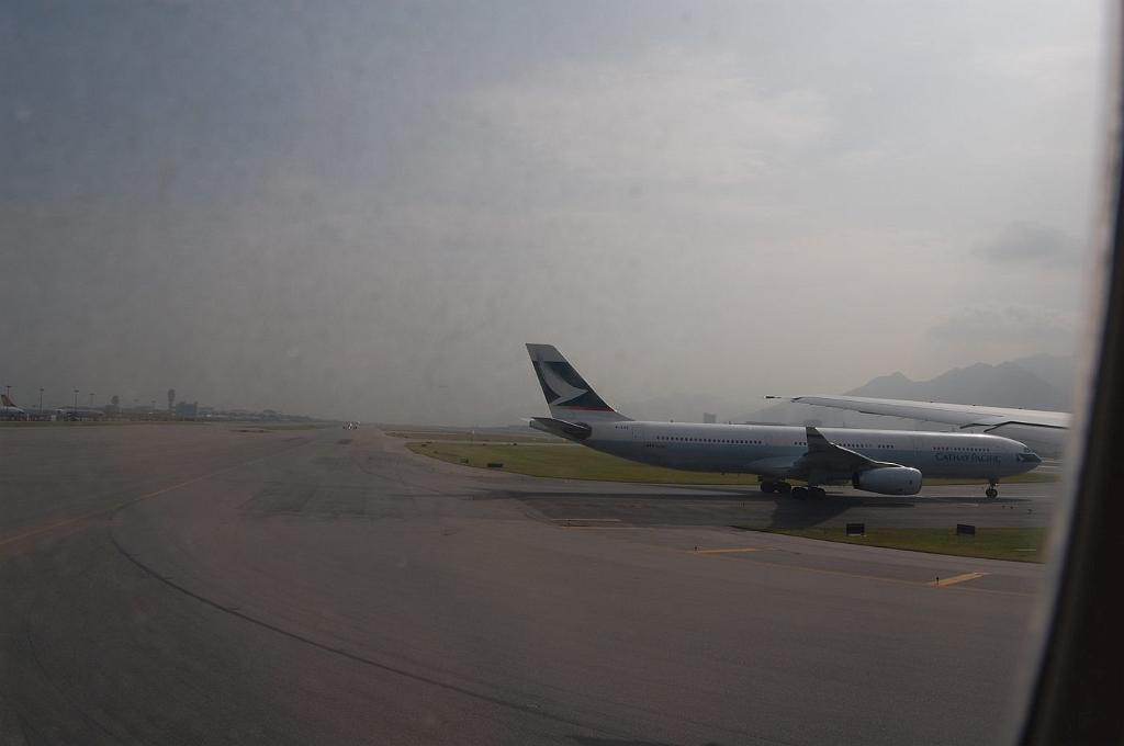 2008-10-08_031248_0089.jpg - Ruch samolotów na lotnisku Chek Lap Kok